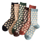 Calcetines florales con estética cottagecore